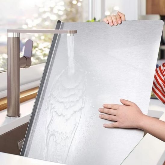 planche-a-decoupe-pc'argentee-un-simple-lavage-a-l_eau