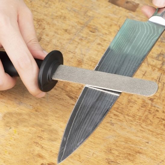 Aiguiseur de couteau compact efficace, un affûtage adapté
