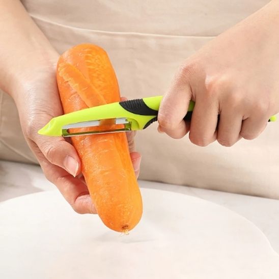 Économe éco-rotatif, sa prise en silicone est antidérapante.