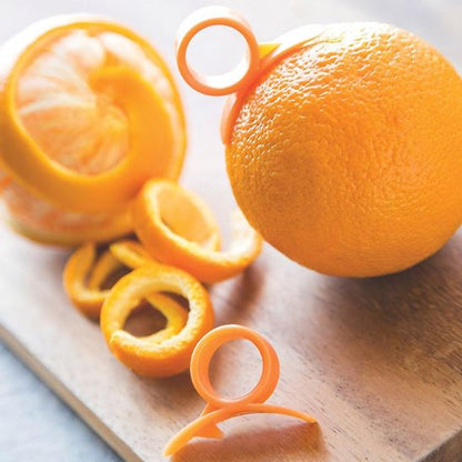 Éplucheur orange Anneauactif, gardez vos mains propres.