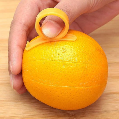 Éplucheur orange Anneauactif, la peau reste intacte.