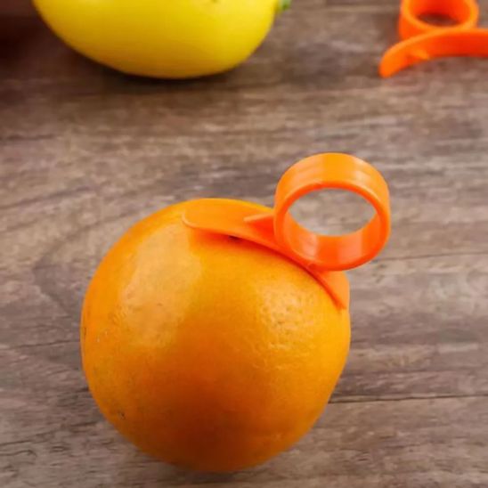 Éplucheur orange Anneauactif, vos gestes sont précis et élégants.