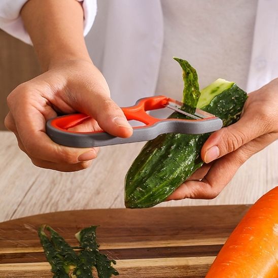 Éplucheur trois inox, à l'épreuve du temps