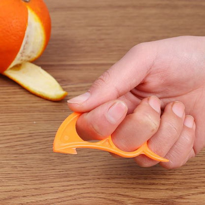 Éplucheur ultra-rapide, prépare une salade de fruits.