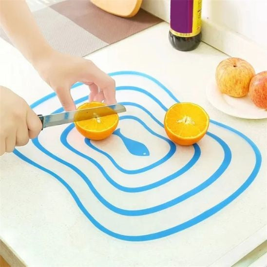 planche à découper professionnelle souple solide coupe une orange