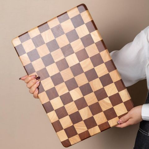 planche_a_decouper_bois_planch.damier_élégance_dans_votre_cuisine