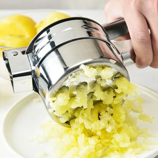Presse-purée manuel ultra-résistant, avec un outil multitalents